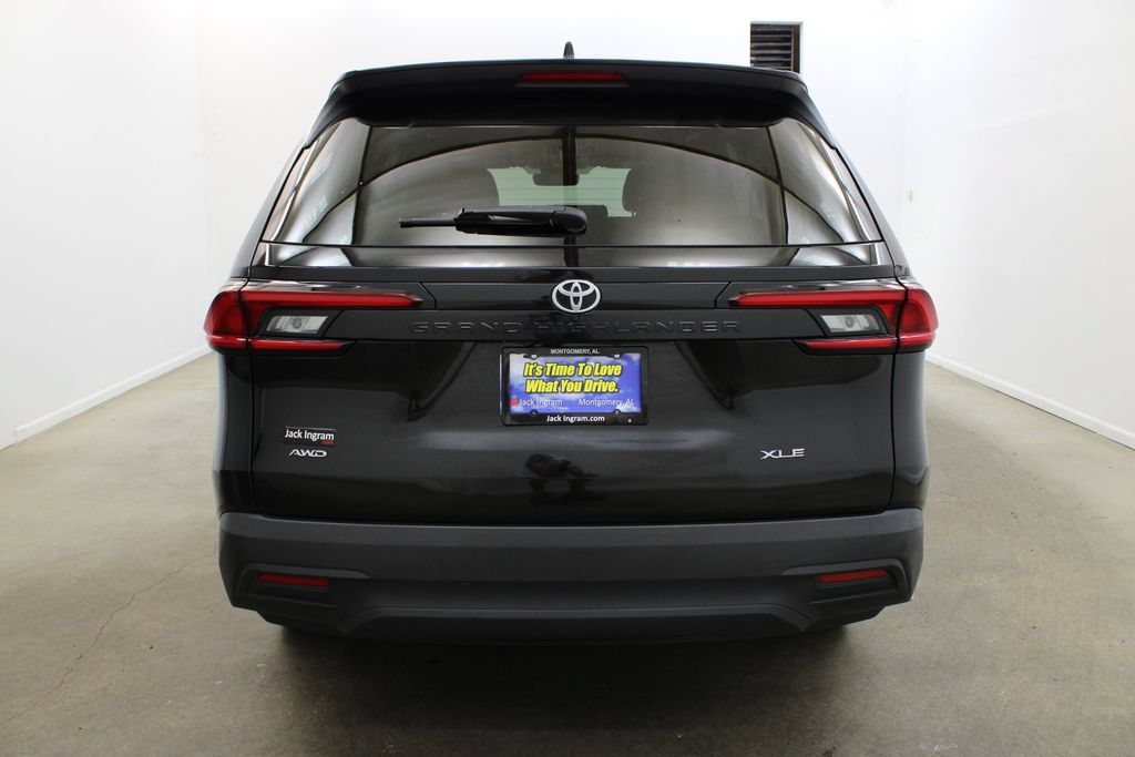 Used 2025 Toyota Grand Highlander AWD image 4