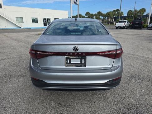 New 2025 Volkswagen Jetta SE image 4