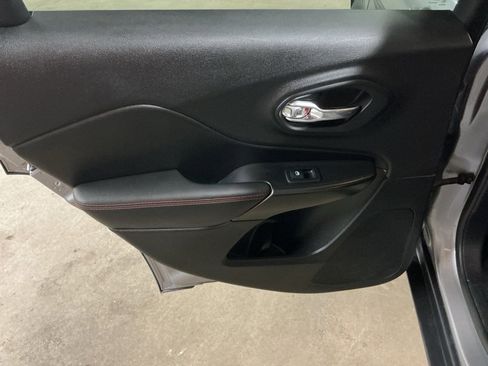 Used 2021 Jeep Cherokee Trailhawk w/ Sun & Sound Group image 22