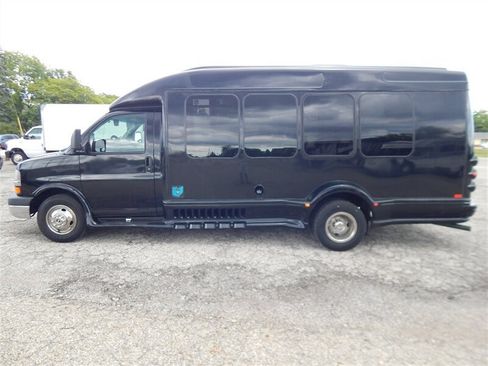 Used 2010 Chevrolet Express 3500 Extended RWD image 1