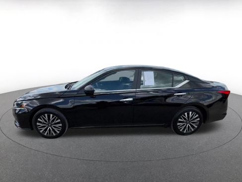 Used 2025 Nissan Altima 2.5 SV FWD image 9
