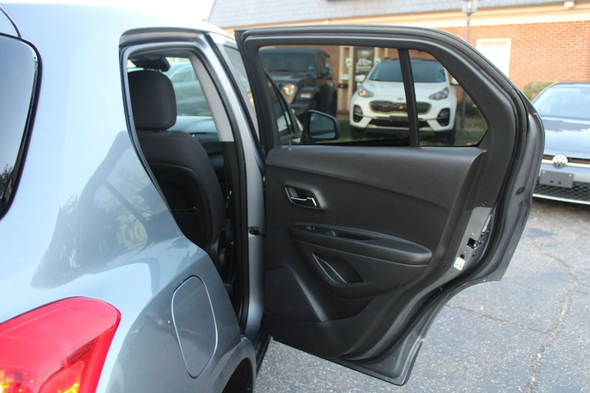Used 2020 Chevrolet Trax LS w/ Tint and Cruise Package AWD/4WD image 12