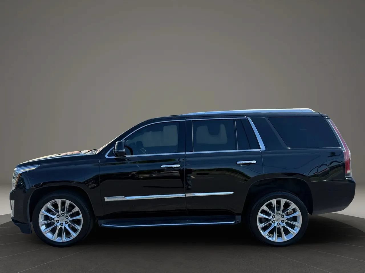 Used 2018 Cadillac Escalade Luxury AWD/4WD image 10