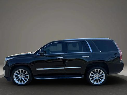 Used 2018 Cadillac Escalade Luxury AWD/4WD image 10