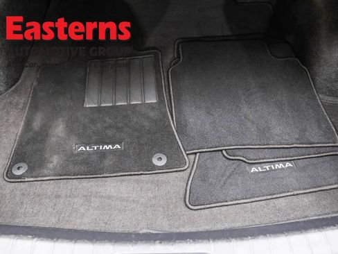 Used 2025 Nissan Altima 2.5 SV image 9