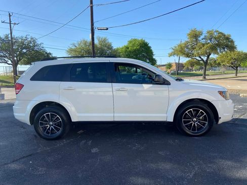 Used 2018 Dodge Journey SE w/ Blacktop Package image 3