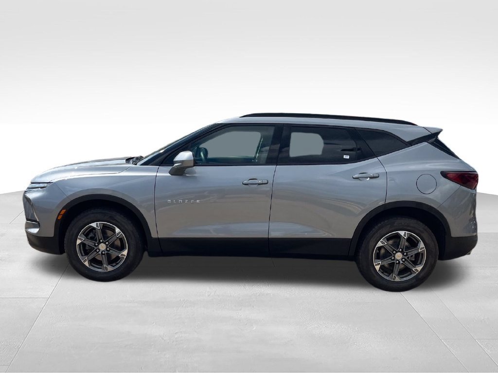 Used 2023 Chevrolet Blazer LT w/ Convenience Package AWD/4WD image 2