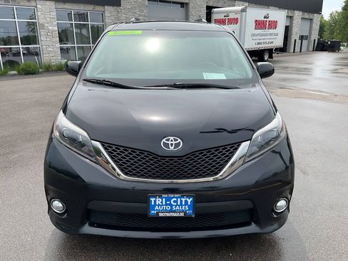 Used 2015 Toyota Sienna SE FWD image 12