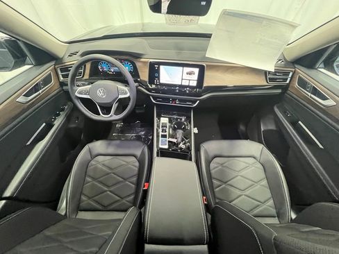 New 2026 Volkswagen Atlas SE image 13