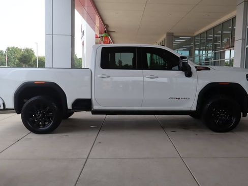 Used 2025 GMC Sierra 2500 AT4 AWD/4WD image 13