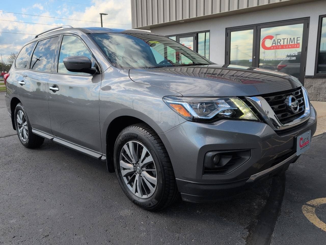Used 2017 Nissan Pathfinder SV w/ Trailer Tow Package AWD/4WD image 2