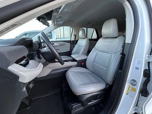 Used 2025 Ford Explorer Active w/ Active Comfort Package AWD/4WD image 28