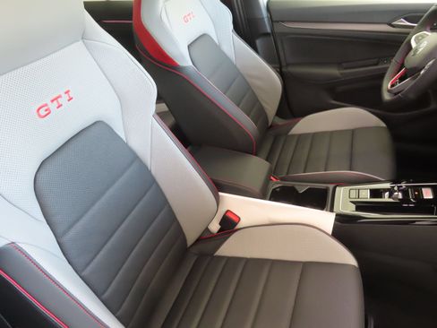 New 2026 Volkswagen GTI SE FWD image 25