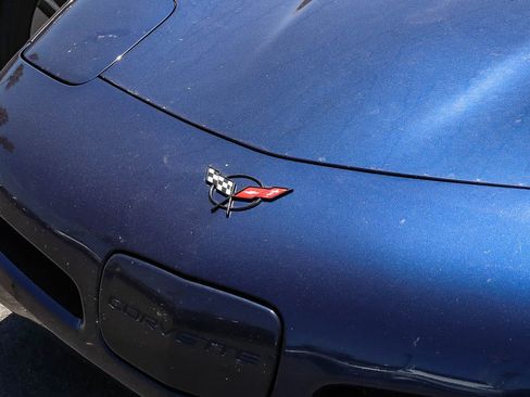 Used 2001 Chevrolet Corvette Convertible w/ Preferred Equipment Group2 RWD image 3