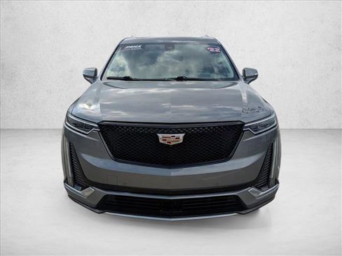 Used 2022 Cadillac XT6 Premium Luxury w/ Technology Package image 2