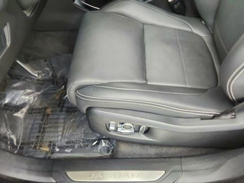 Used 2025 Jaguar F-PACE R-Dynamic S image 33