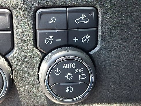 Used 2024 Chevrolet Silverado 1500 LTZ AWD/4WD image 24