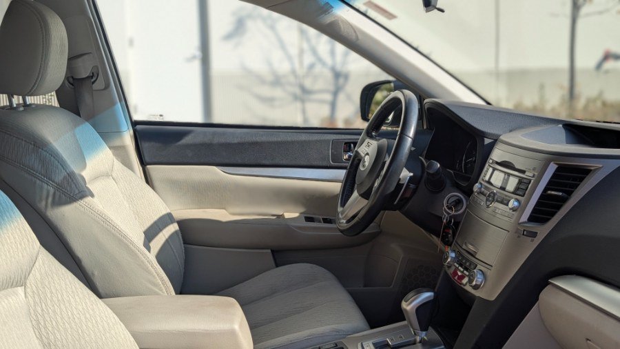 Used 2011 Subaru Outback 2.5i Premium w/ All-Weather Pkg AWD/4WD image 19
