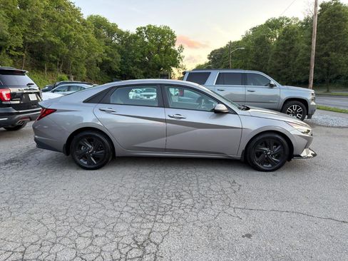 Used 2021 Hyundai Elantra SEL w/ Convenience Package FWD image 4