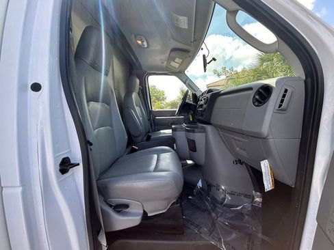 Used 2024 Ford E-350 and Econoline 350 Super Duty w/ Power Windows & Locks Group image 21