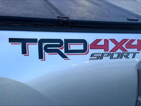 Used 2022 Toyota Tacoma TRD Sport w/ Technology Package AWD/4WD image 30