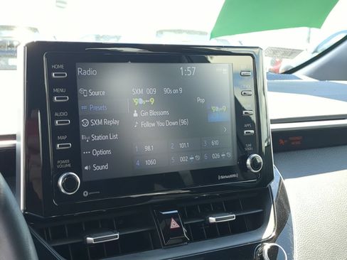 Used 2021 Toyota Corolla SE w/ SE Premium Package FWD image 12