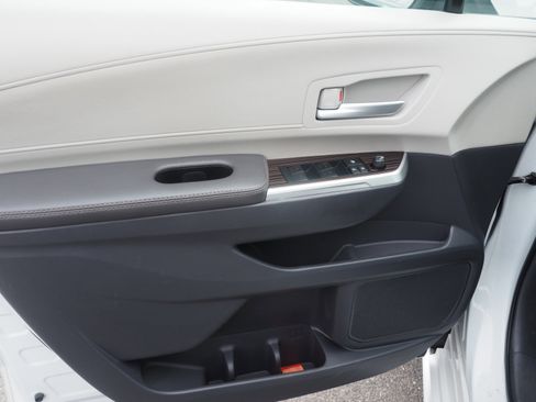 Used 2023 Toyota Sienna XLE image 12