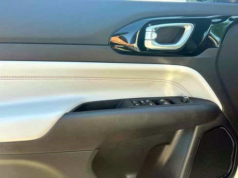 Certified 2025 Jeep Compass Limited AWD/4WD image 16