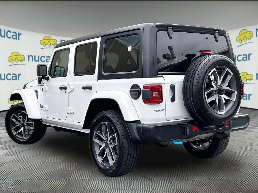 Used 2024 Jeep Wrangler Unlimited w/ Convenience Group AWD/4WD image 4
