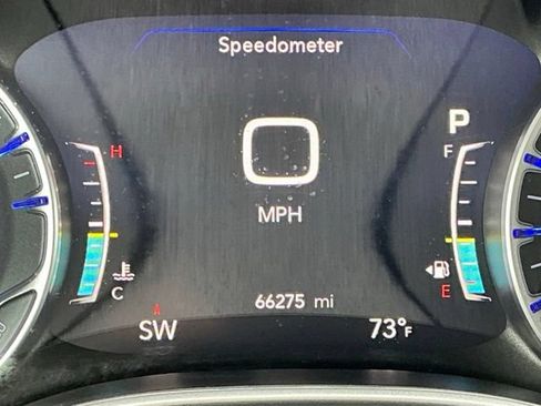 Used 2024 Chrysler Pacifica Touring-L FWD image 33
