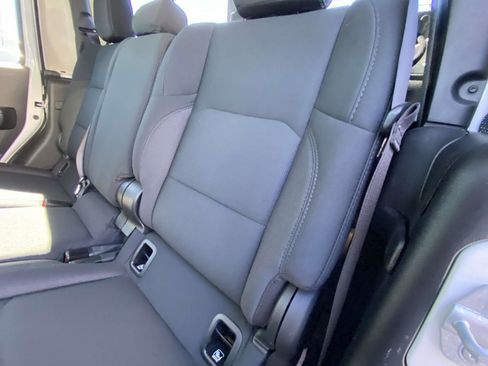 Used 2021 Jeep Gladiator Sport image 19