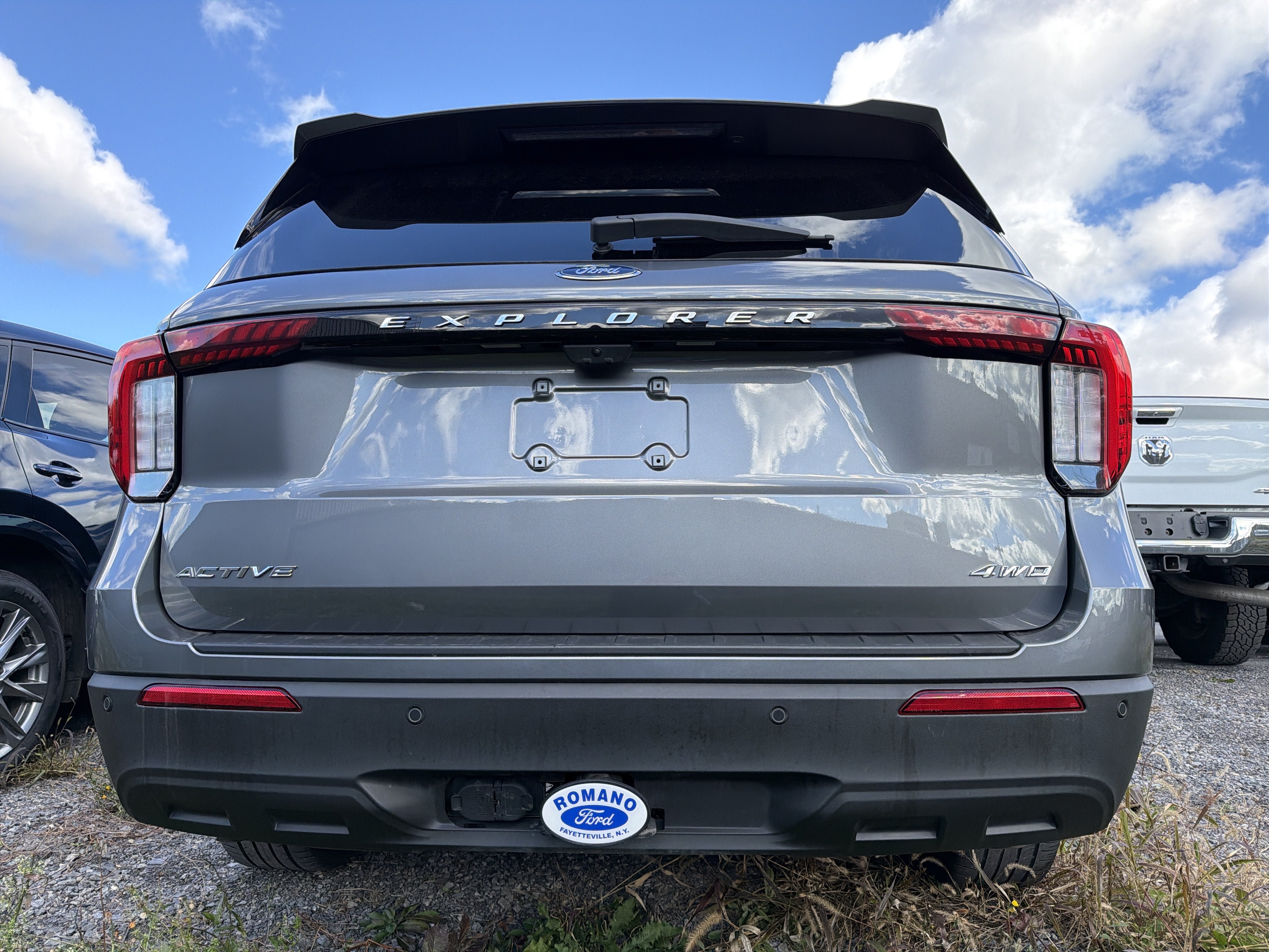 Used 2025 Ford Explorer Active AWD/4WD image 5