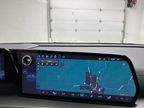 Used 2025 Chevrolet Traverse LT AWD/4WD image 34