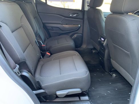 Used 2023 GMC Acadia SLE image 28