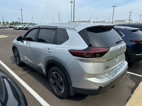 Used 2025 Nissan Rogue SV FWD image 7