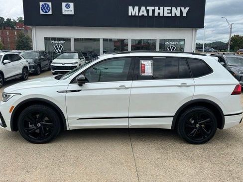 Used 2023 Volkswagen Tiguan SE R-Line AWD/4WD image 2
