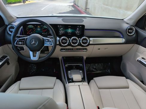 Used 2021 Mercedes-Benz GLB 250 w/ Premium Package image 18