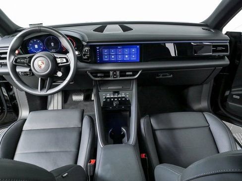 Certified 2025 Porsche Macan Electric image 19