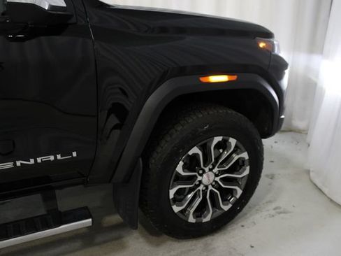 Used 2025 GMC Canyon Denali AWD/4WD image 37