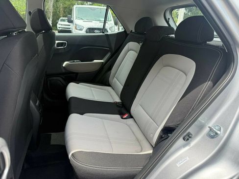Used 2025 Hyundai Venue SEL FWD image 8
