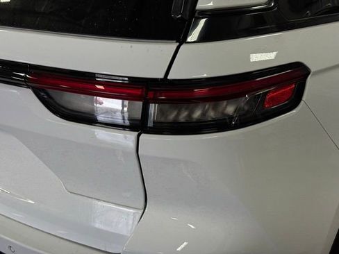 Used 2023 Jeep Grand Cherokee Altitude image 7