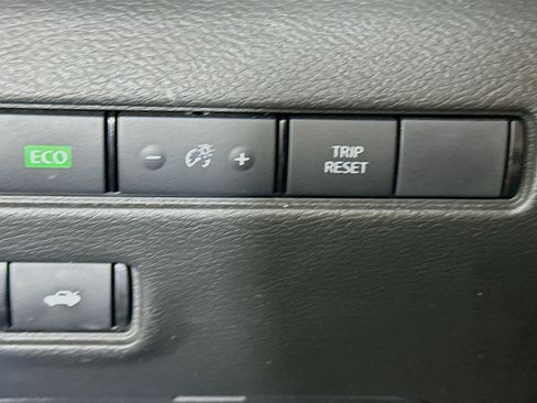 Used 2025 Nissan Sentra SV FWD image 17