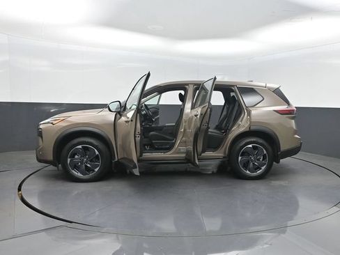 Used 2024 Nissan Rogue SV FWD image 39
