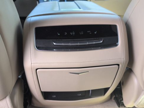 Used 2023 Cadillac Escalade Premium Luxury AWD/4WD image 17