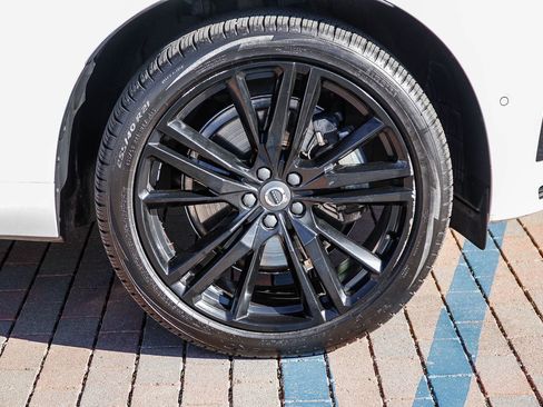 Used 2018 Volvo XC60 T8 R-Design w/ Convenience Package image 11