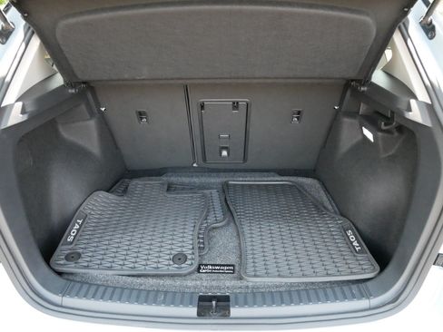 Certified 2025 Volkswagen Taos SE AWD/4WD image 18