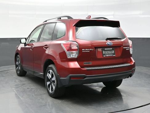 Used 2017 Subaru Forester 2.5i Premium w/ All-Weather Package AWD/4WD image 5