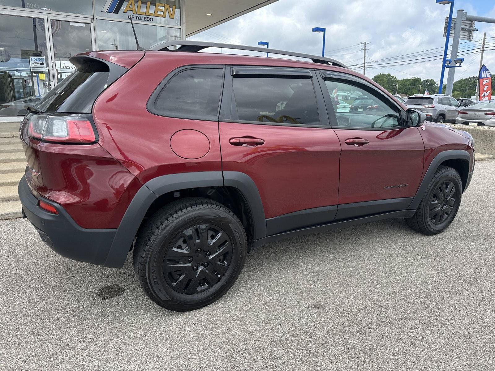 Used 2021 Jeep Cherokee Trailhawk w/ Comfort & Convenience Group AWD/4WD image 14