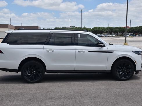 New 2026 Lincoln Navigator L Reserve w/ Jet Appearance Package AWD/4WD image 5