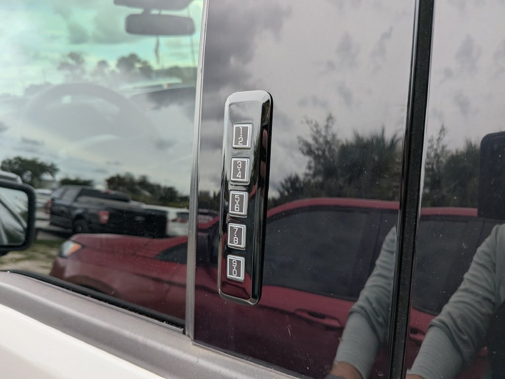 Used 2023 Ford F150 Lariat AWD/4WD image 24